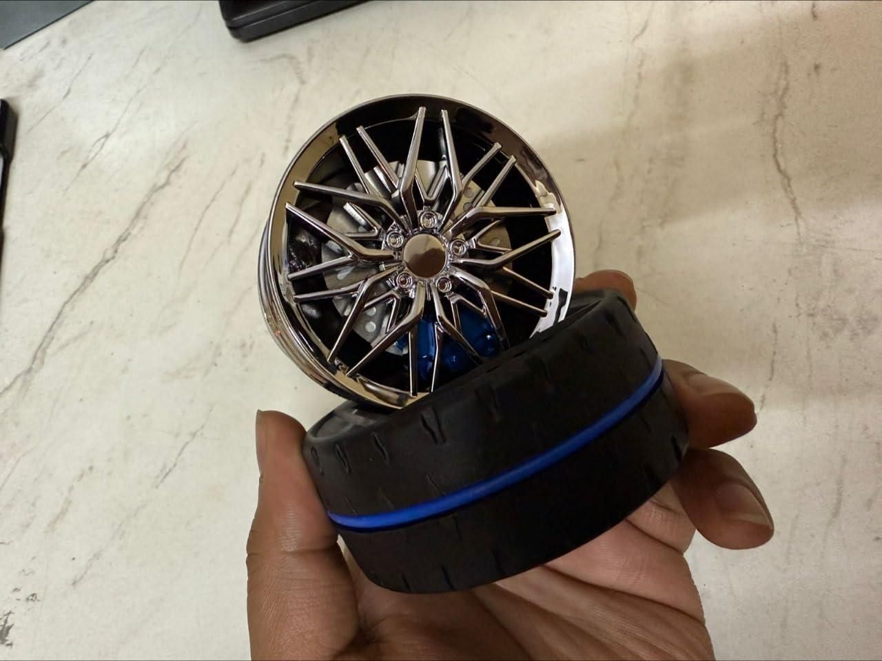 Solar wheel car perfume